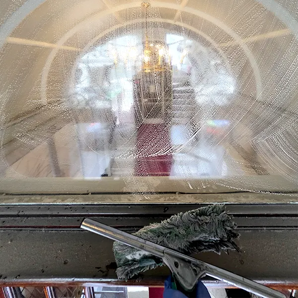img-commercial-window-cleaning-london-1